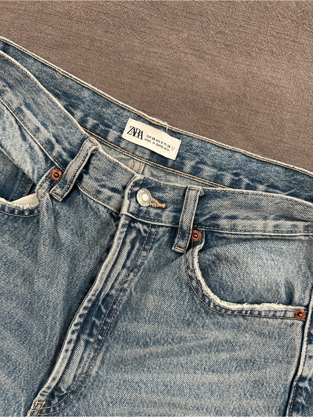 ZARA women’s straight leg Blue Washed Denim Jeans
